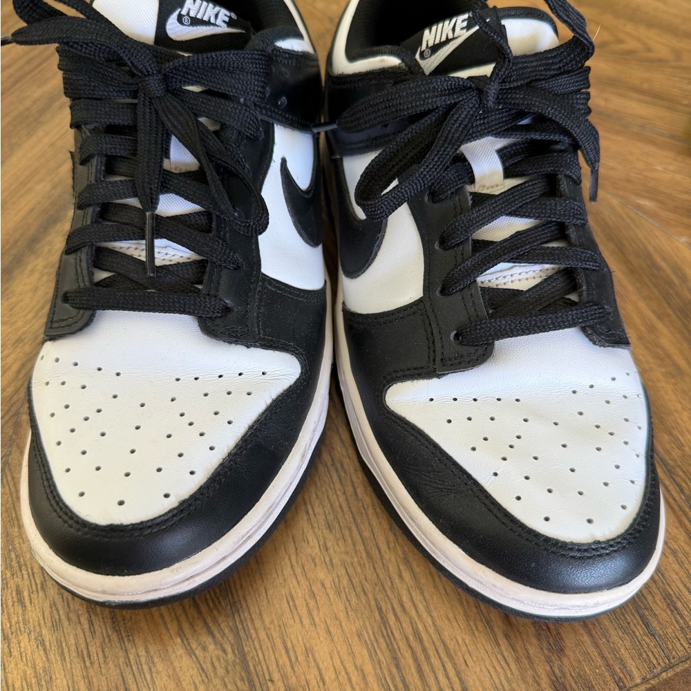 Nike Black and White Low-Top Men’s Sneakers